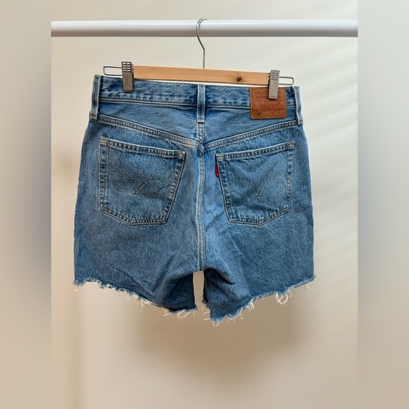 Levi’s 501 Mid Thigh Shorts - Picture 2 of 4